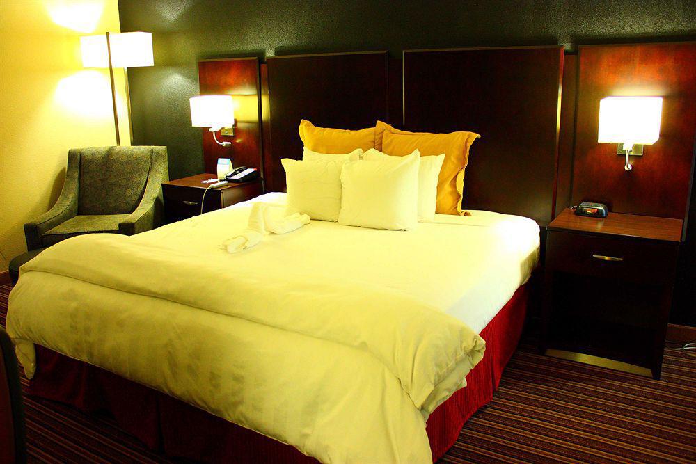 Hotel Wyndham Garden Norfolk Downtown Exterior foto