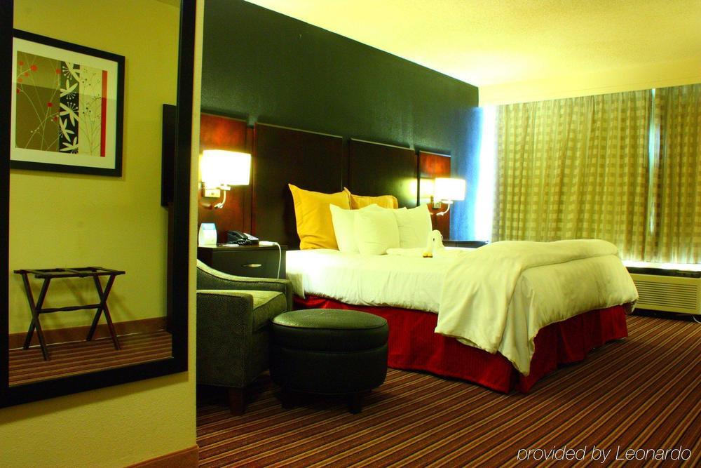 Hotel Wyndham Garden Norfolk Downtown Exterior foto