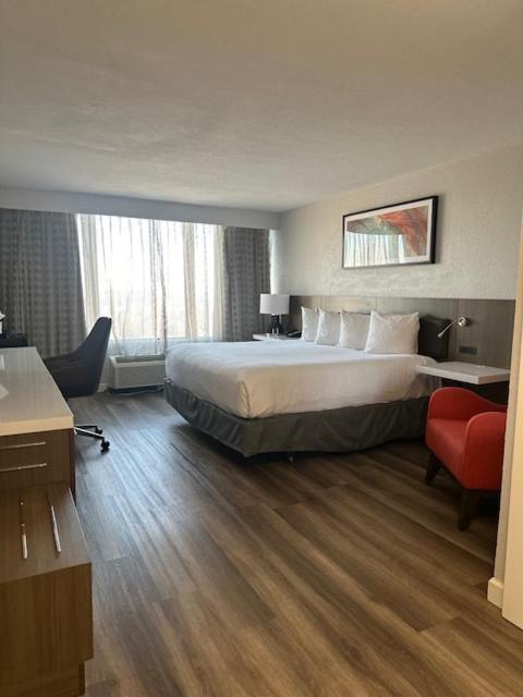 Hotel Wyndham Garden Norfolk Downtown Exterior foto