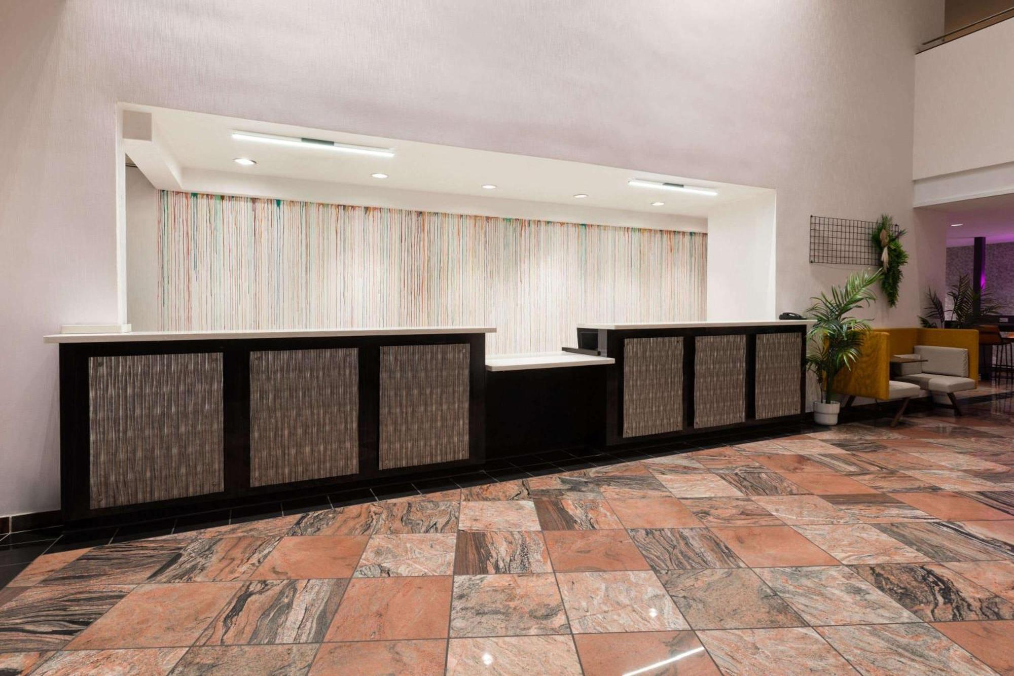 Hotel Wyndham Garden Norfolk Downtown Exterior foto